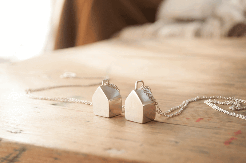 collar casita 3d de plata