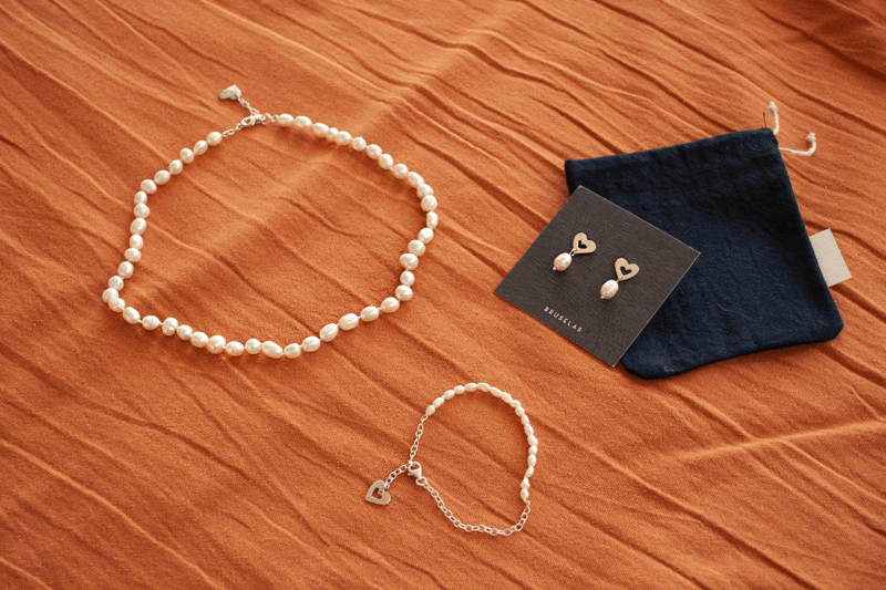 Combo Gilmore Girls: collar, pulsera y aros de plata 925 y perlas de río. Bruselas Joyería Contemporánea