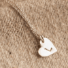 Collar Amiga con corazón con inicial - Bruselas Joyería contemporánea
