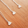 Collar Amiga x3 con corazón con inicial - Bruselas Joyería contemporánea