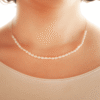 Collar Etérea: perlas de río tamaño arroz con cadena de plata. Bruselas Joyería Contemporánea