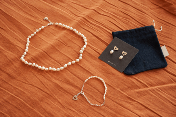 Combo Gilmore Girls: collar, pulsera y aros de plata 925 y perlas de río. Bruselas Joyería Contemporánea